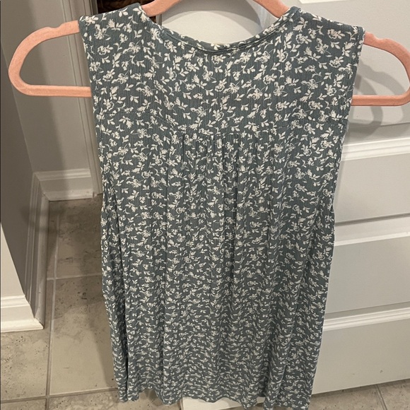 Chic Floral Sleeveless Top - Light turquoise and White - Picture 10 of 12